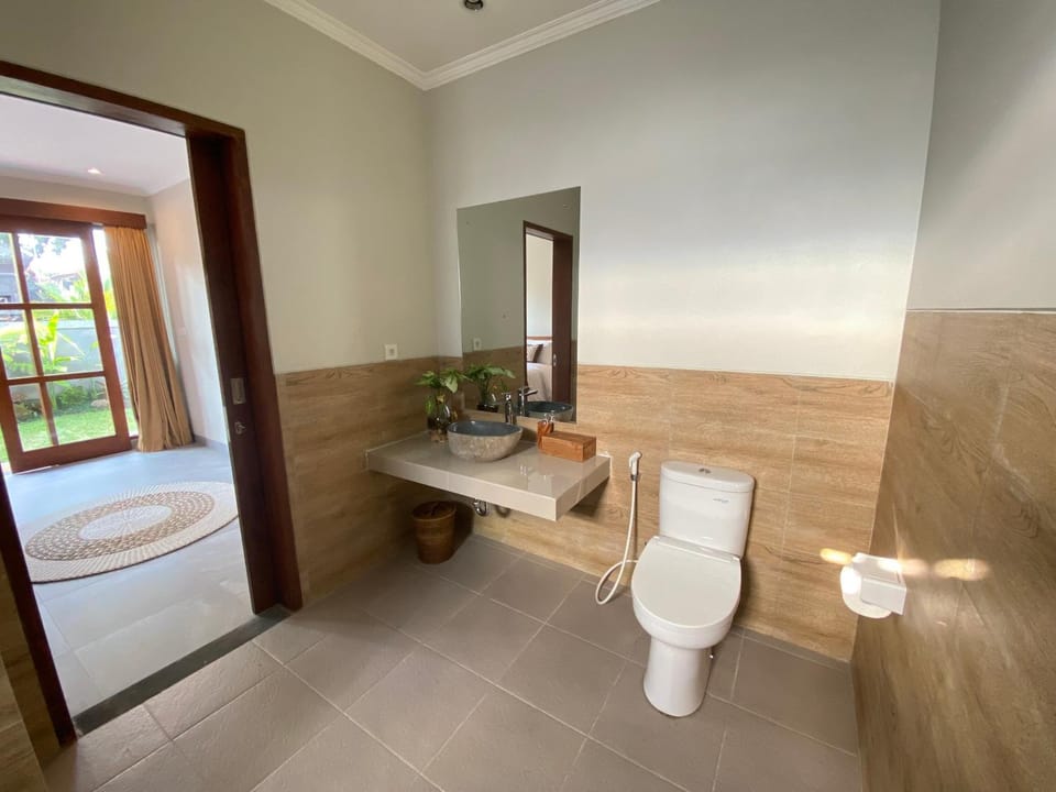 Shower, Toilet, Bathroom, bidet, towels