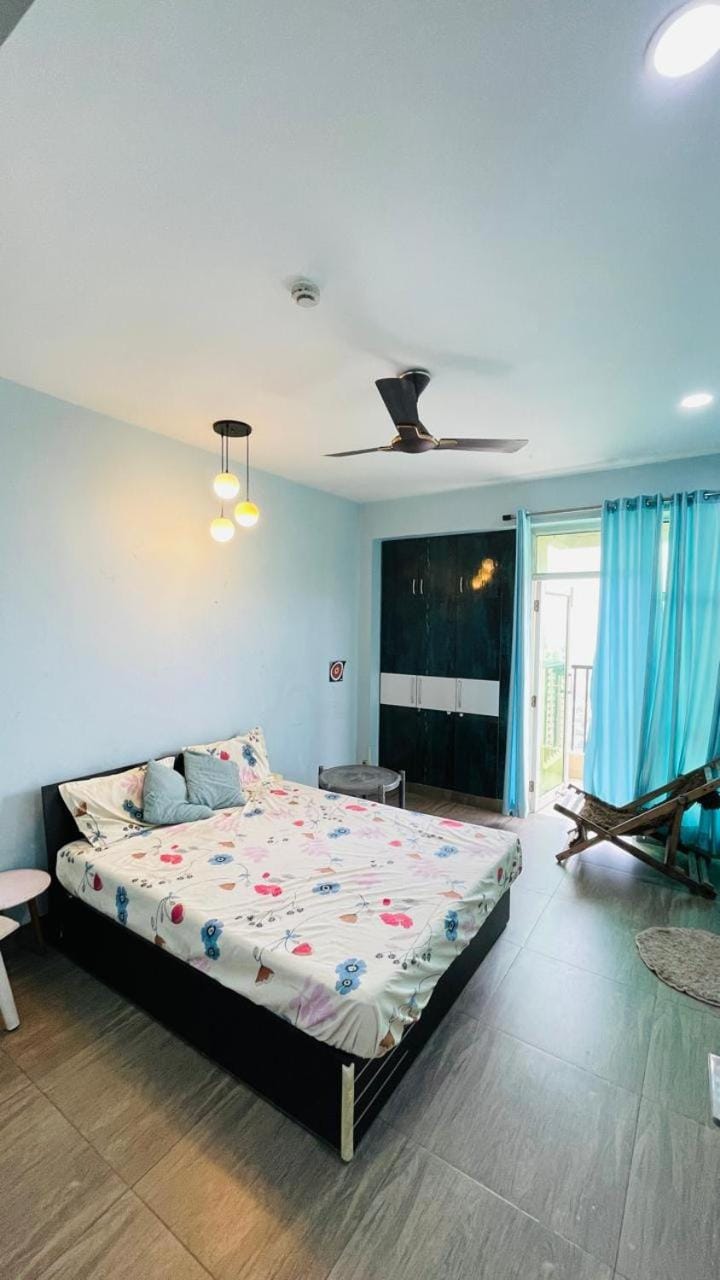 16TH Avenue Gaur City 2 Greater Noida West Apartment in Noida