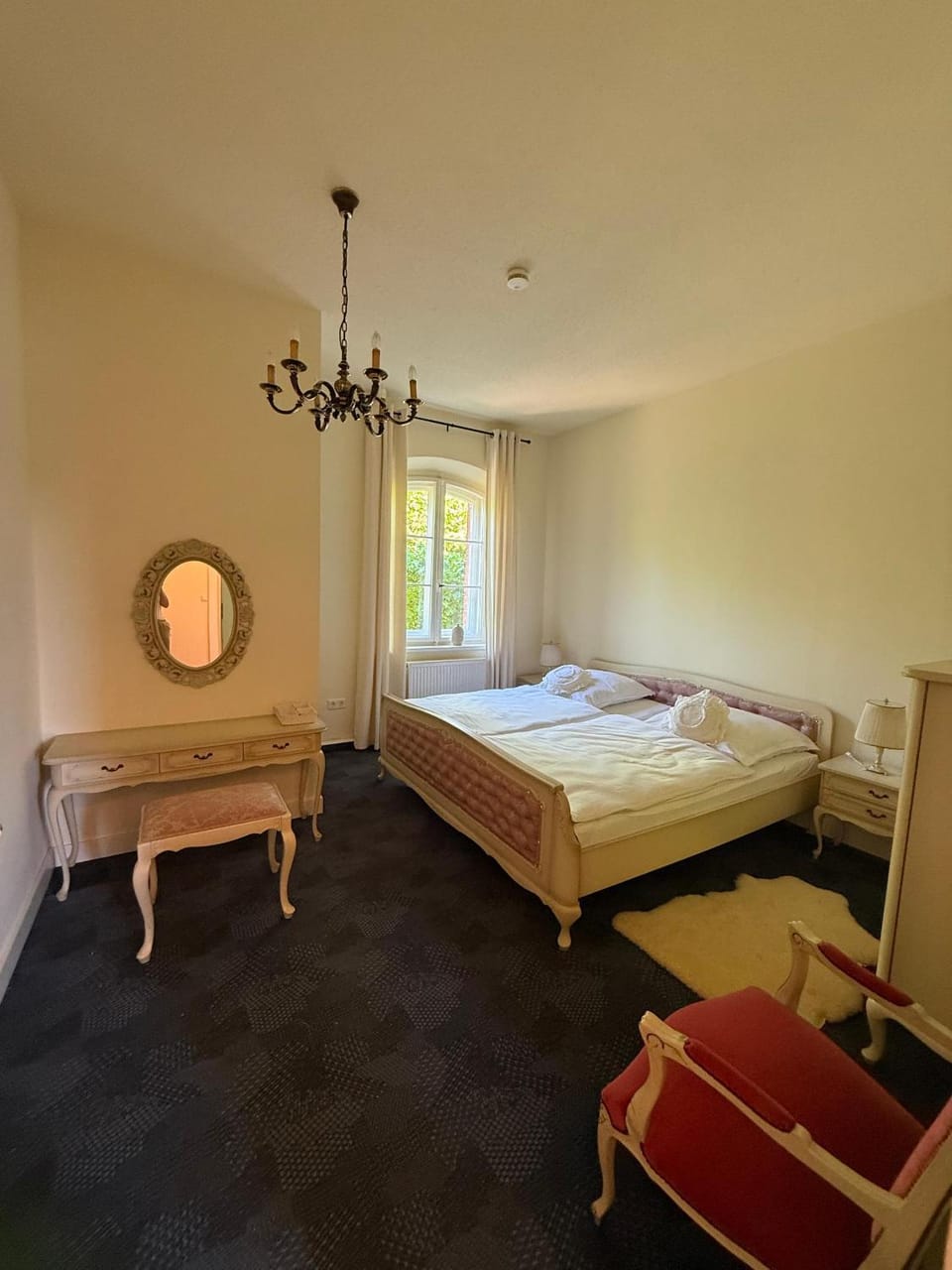 Bed, Photo of the whole room