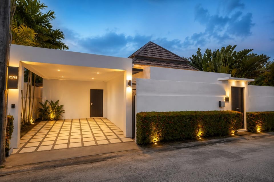 Property building, Facade/entrance, Night