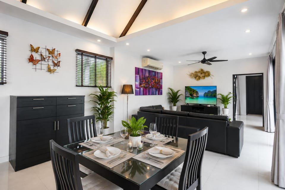 TV and multimedia, Living room, Seating area, Dining area