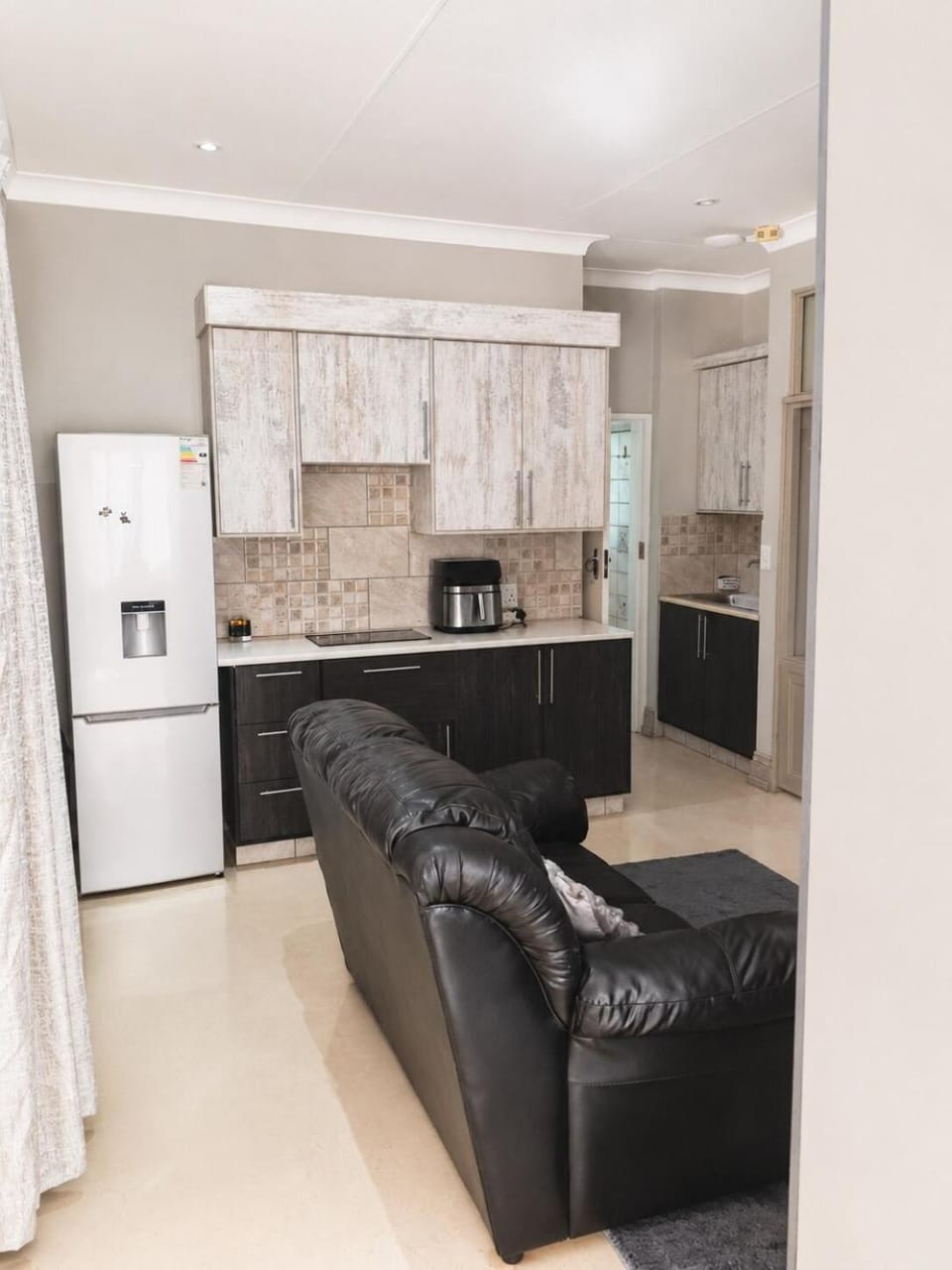 44onH King room, garden & pool views & air-con Bed and Breakfast in Sandton