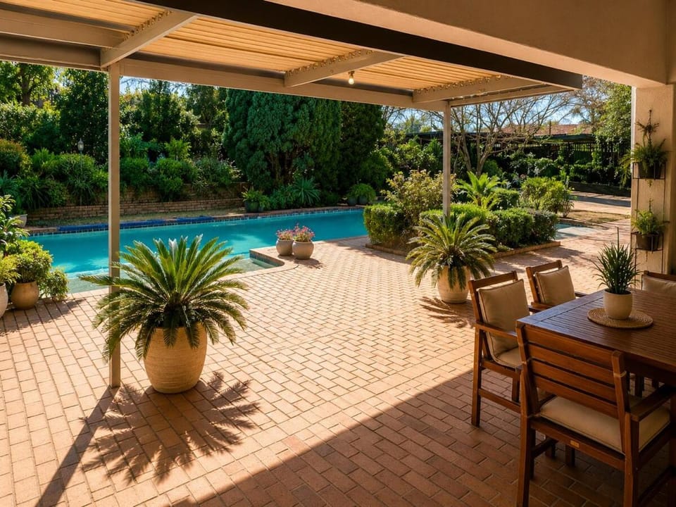 44onH King room, garden & pool views & air-con Bed and Breakfast in Sandton