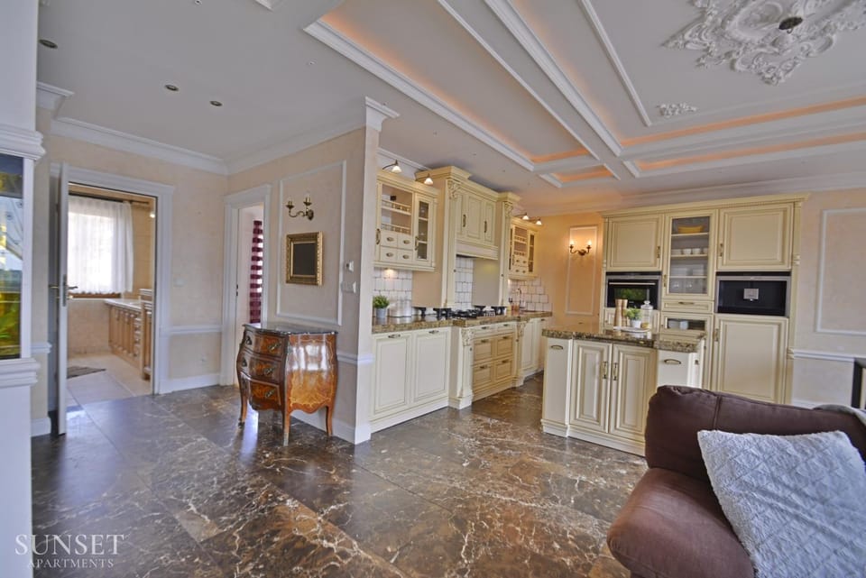 Kitchen or kitchenette, Dining area, dishwasher, oven, stove, toaster