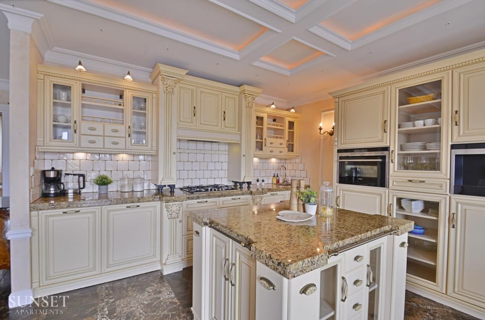 Kitchen or kitchenette, Dining area, dishwasher, oven, stove
