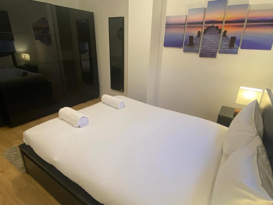 Comfortable 3-Bed Terrace - Manchester Villa in Salford