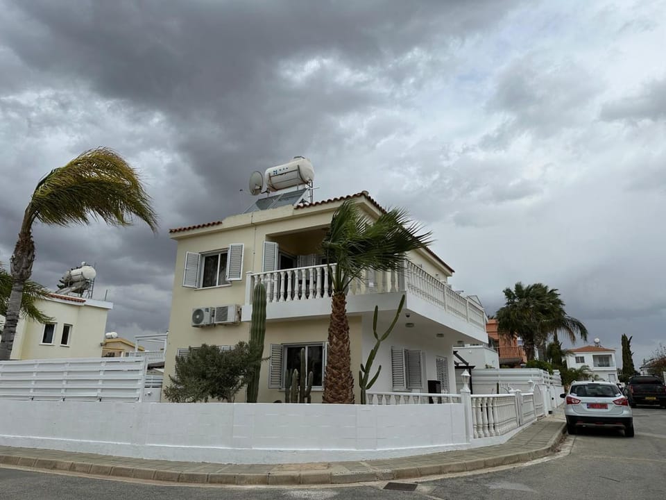 Property building, Street view, Location, Parking
