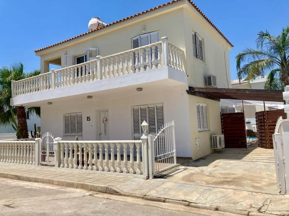 Property building, View (from property/room), Balcony/Terrace