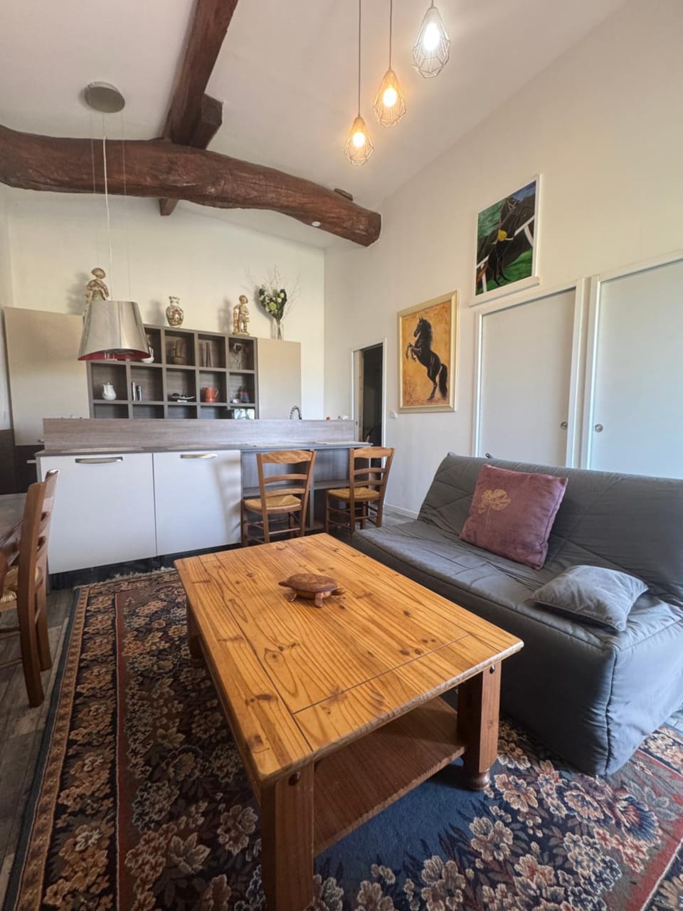 Kitchen or kitchenette, Living room, Seating area, Dining area