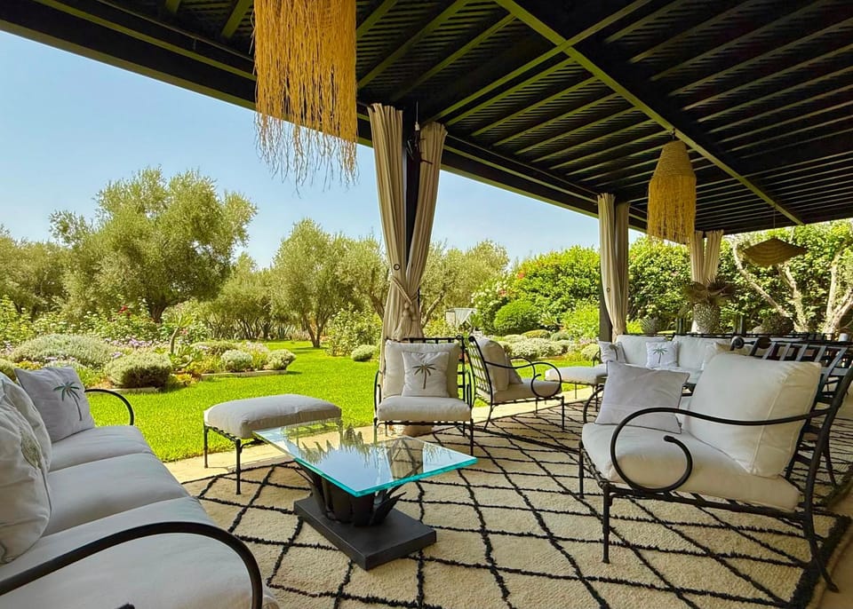 Patio, Day, Garden, Living room, Seating area, Garden view