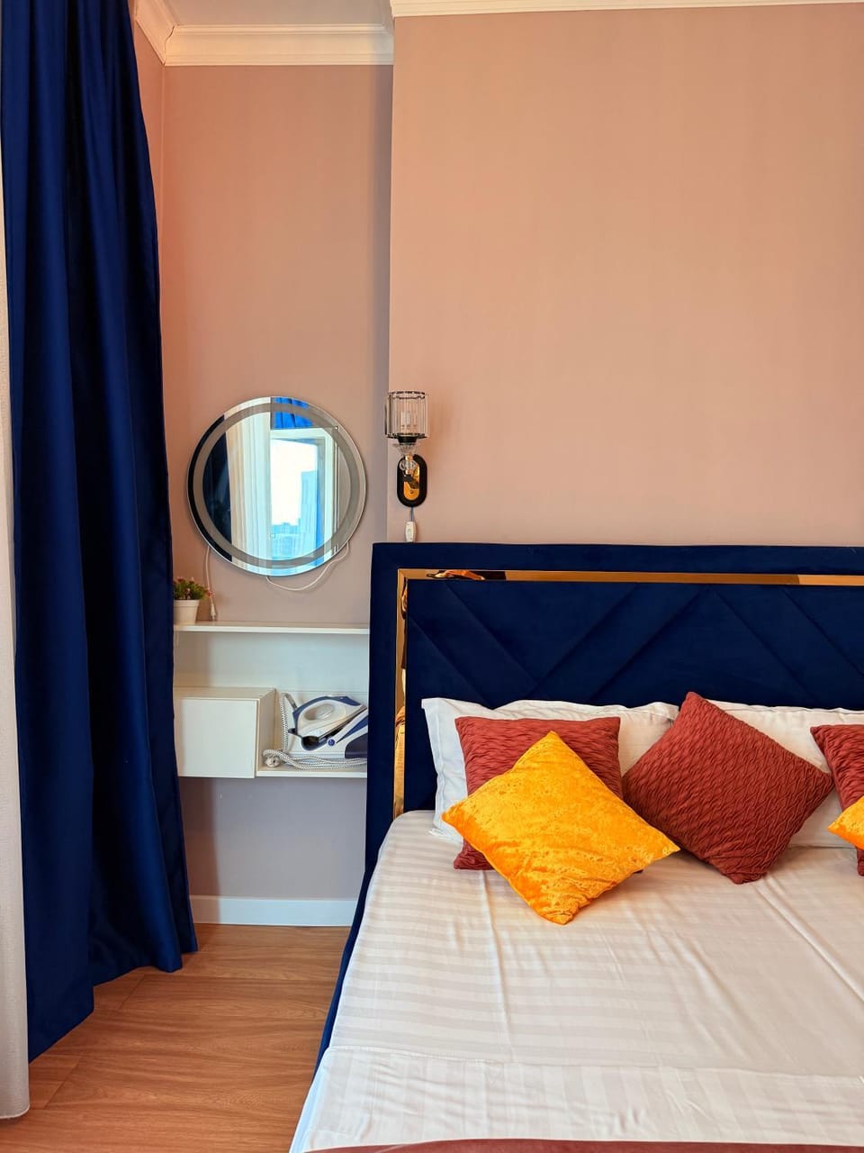 Bed, TV and multimedia, Bedroom