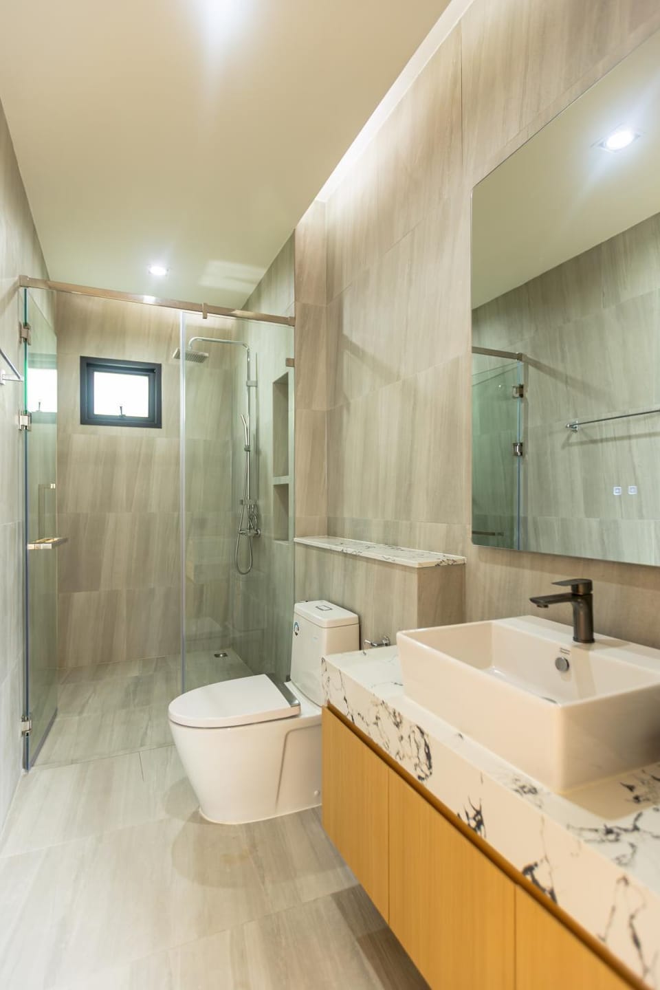 Shower, Toilet