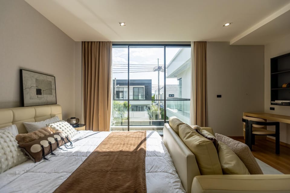 Bed, Photo of the whole room, Bedroom