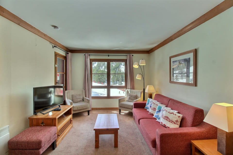 Communal lounge/ TV room, TV and multimedia, Living room, Seating area