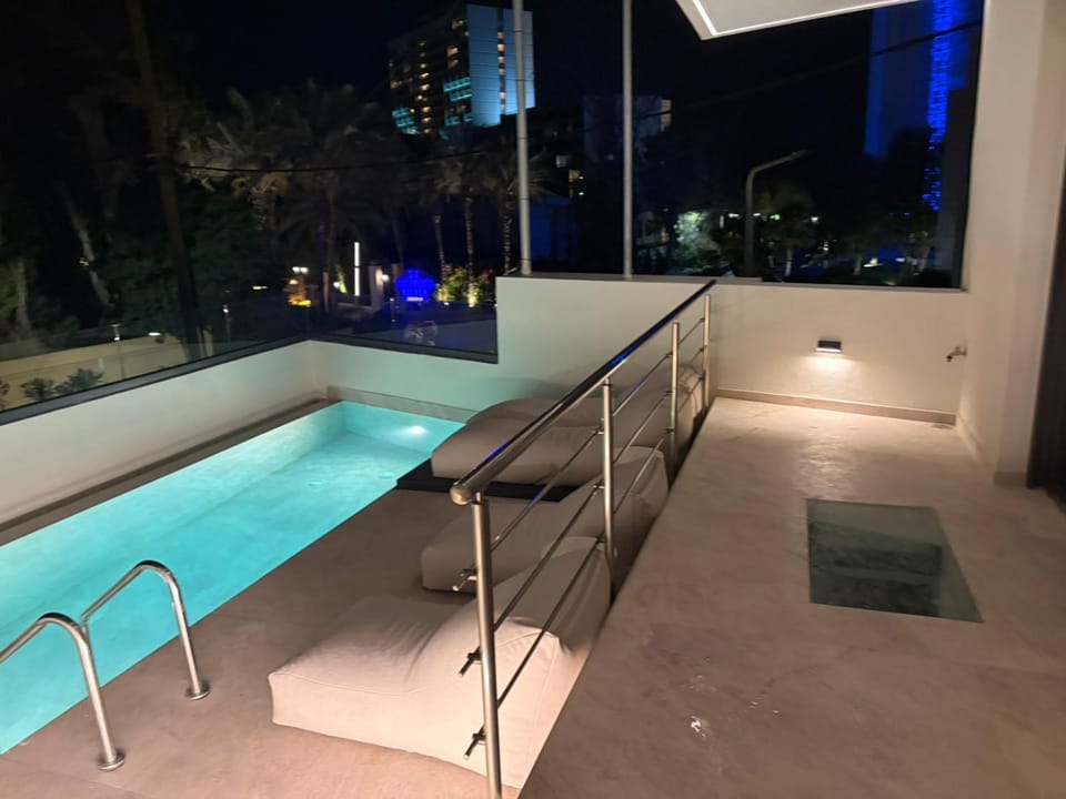 Patio, Natural landscape, View (from property/room), Balcony/Terrace, Swimming pool, sunbed