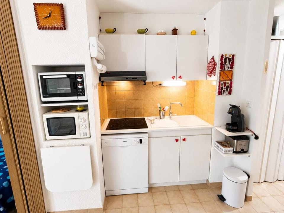 Appartement tout equipé en rdc climatisé terrasse et parking Apartment in Occitanie