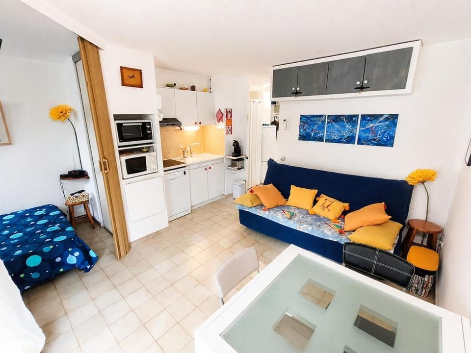 Appartement tout equipé en rdc climatisé terrasse et parking Apartment in Occitanie