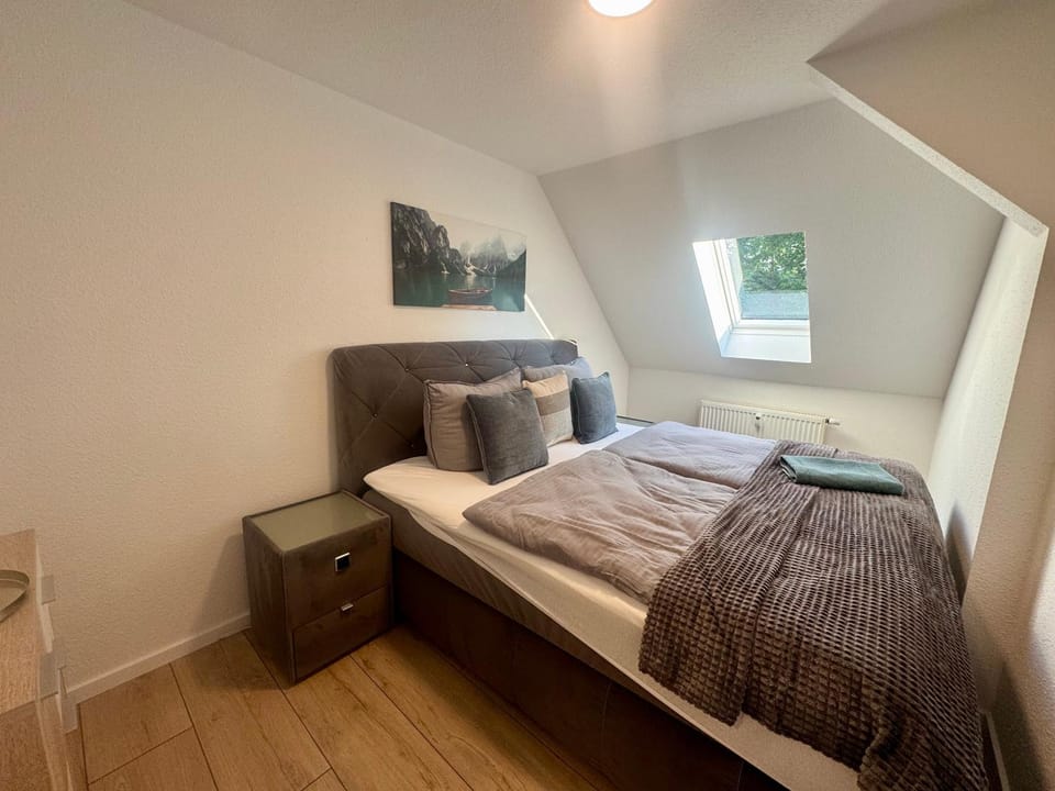 Bed, Photo of the whole room, Bedroom