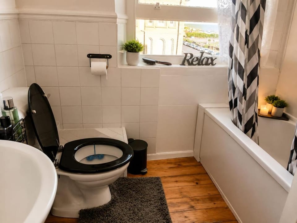 Shoreline Escape Apartment in Hove