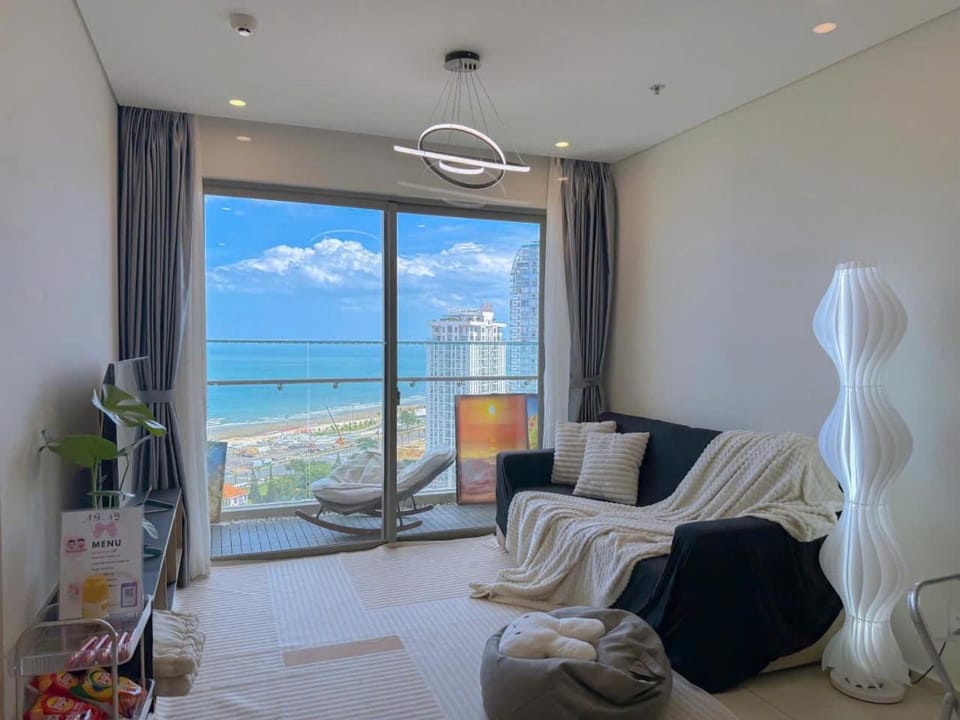 Bed, Natural landscape, View (from property/room), Balcony/Terrace, Living room, Photo of the whole room, Seating area, Bedroom, Sea view, towels