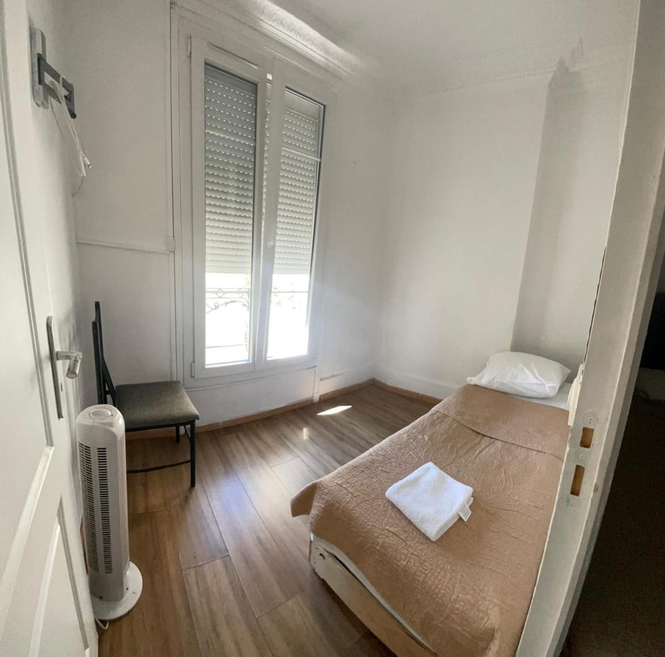 Appartement 5 personnes Apartment in Courbevoie