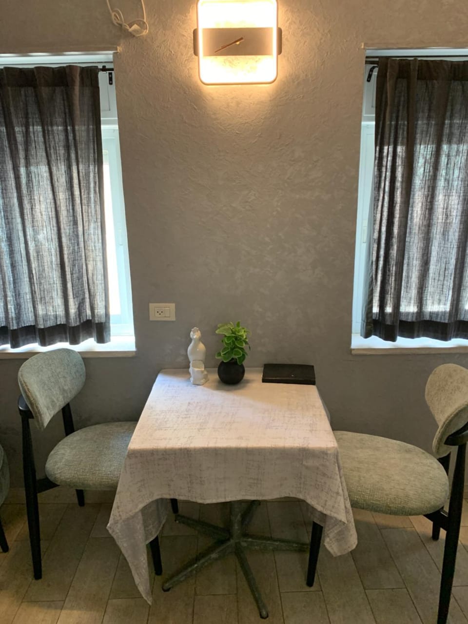 Seating area, Dining area