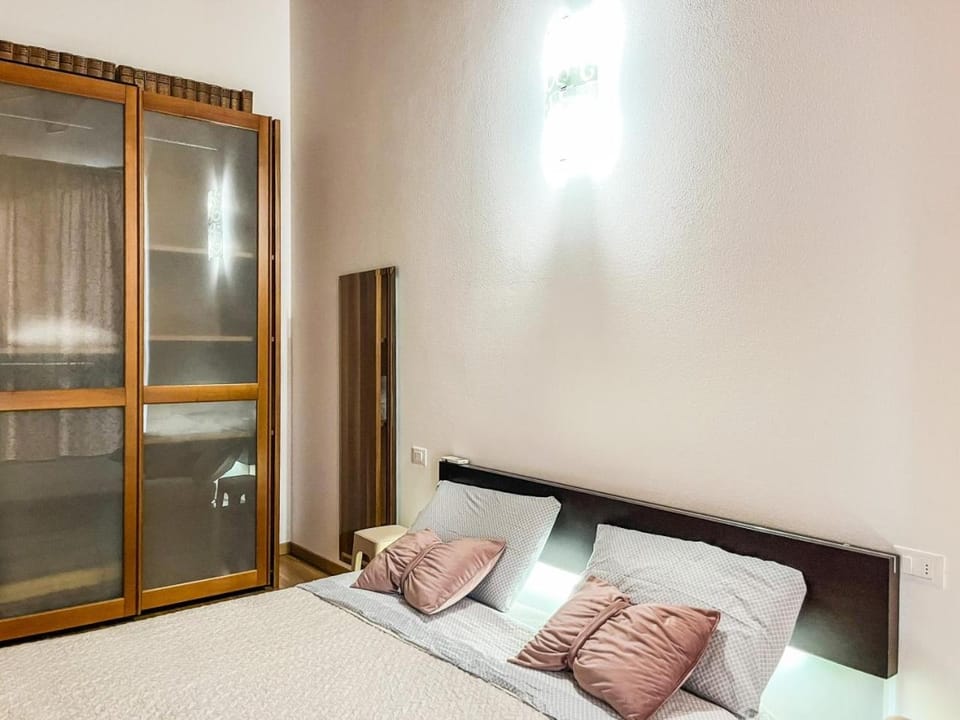 Bed, Photo of the whole room, Bedroom, wardrobe