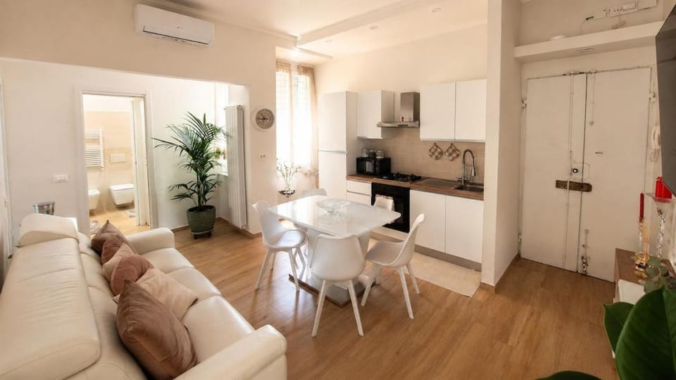 La casa di Maria design apartment free wifi Apartment in La Spezia