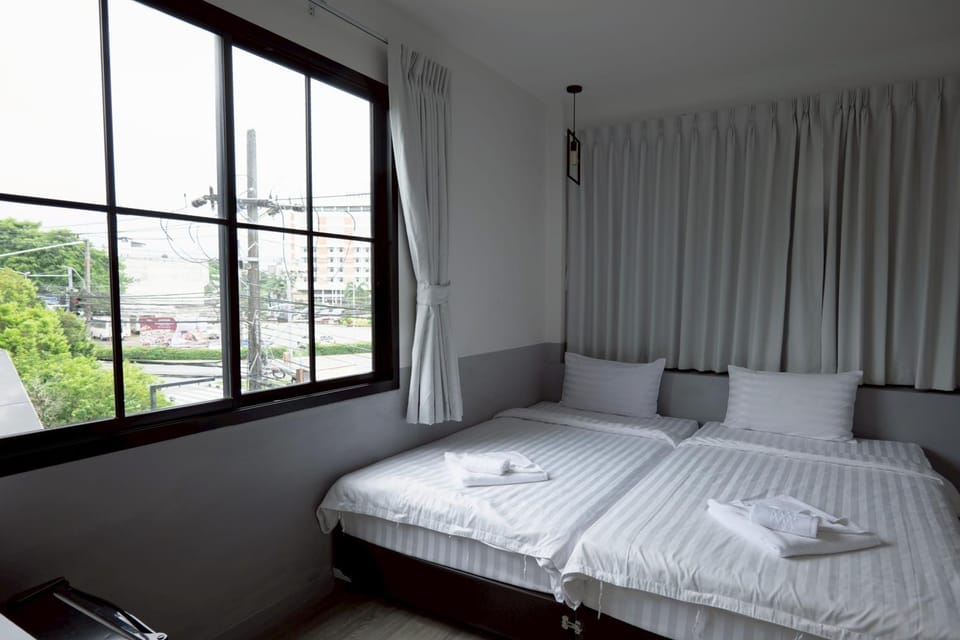 Photo of the whole room, Bedroom, towels