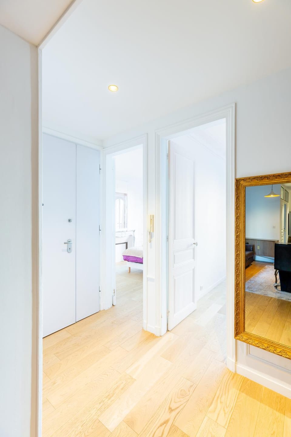 Elegant 2BR - Sleeps 6 - Steps from Arc de Triomphe Apartment in Paris