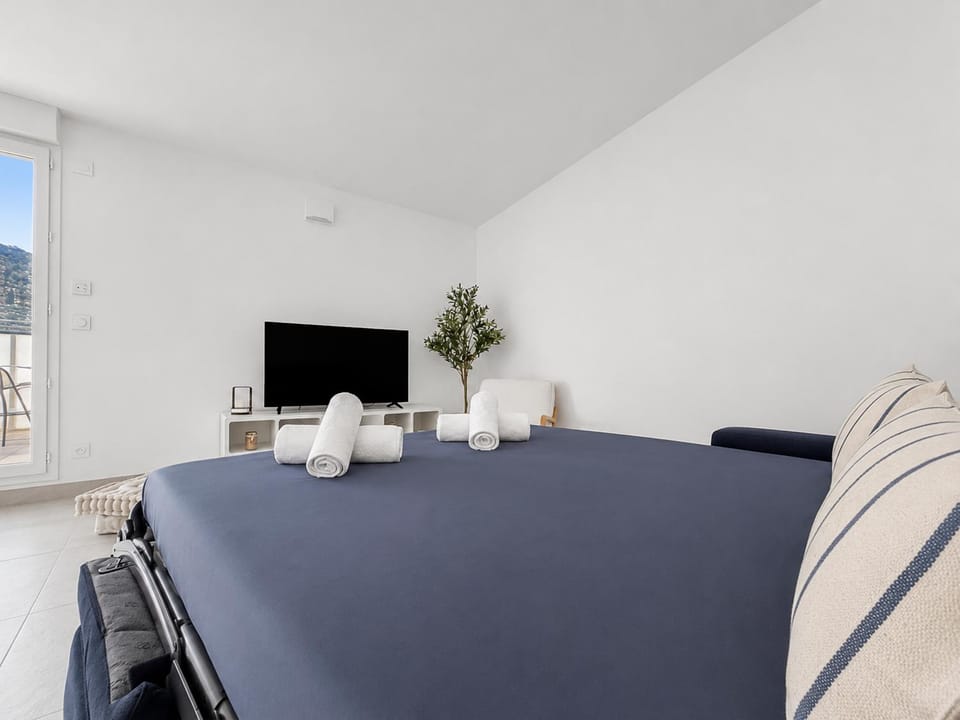 Élégant T2 avec piscine & balcon panoramique Apartment in Roquebrune-Cap-Martin