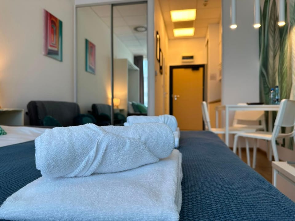 Bed, Living room, Photo of the whole room, Seating area, Dining area, Bedroom