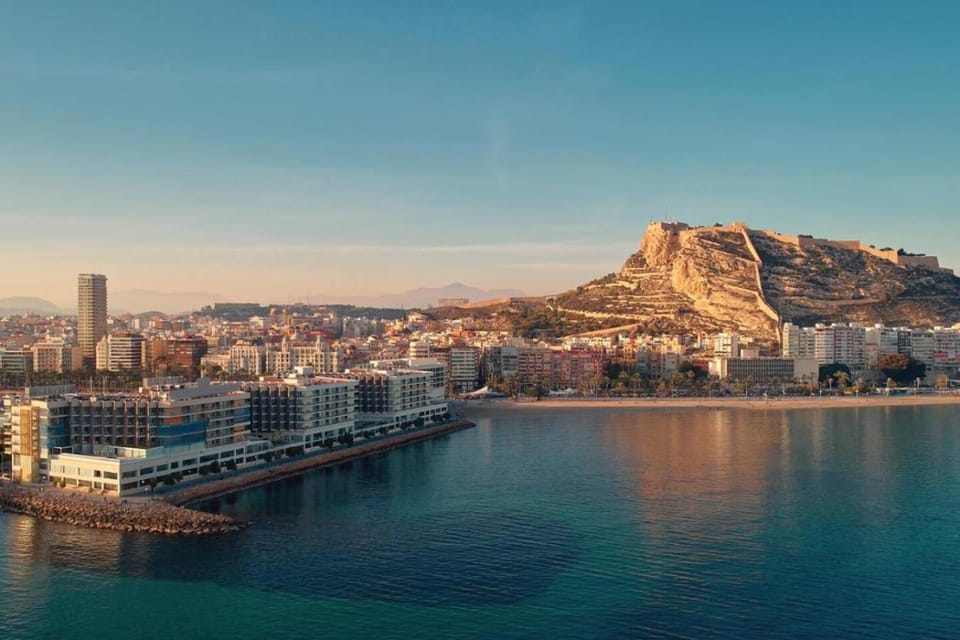 Secret Diamond Santa Cruz Dual Terrace WiFi AC House in Alicante
