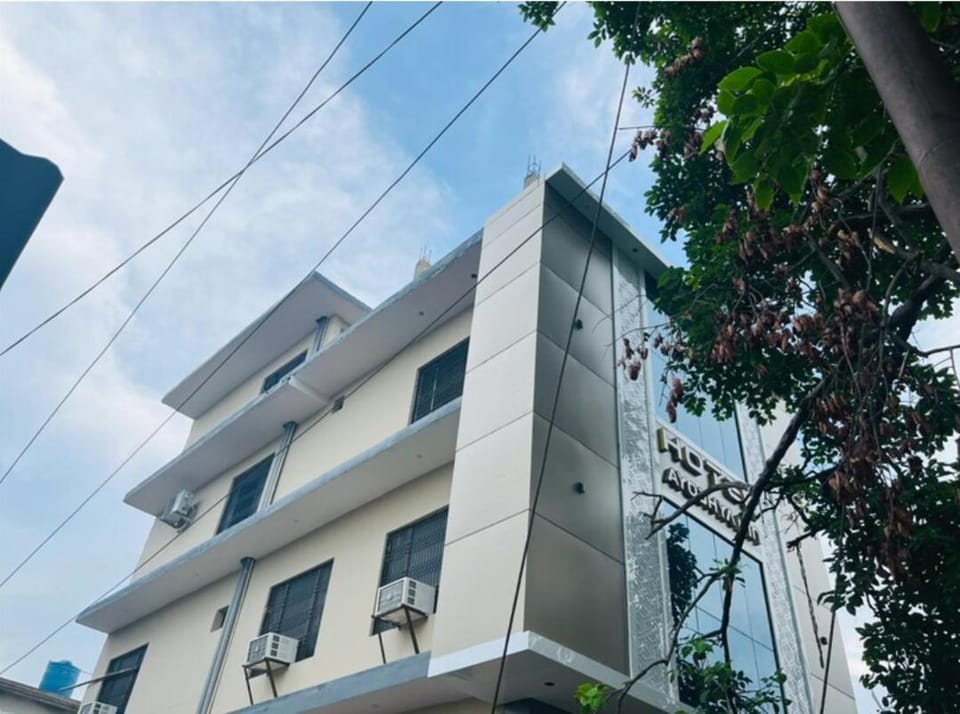 Property building, Day