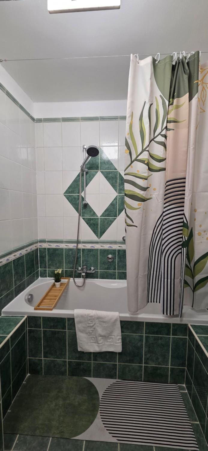 Bathroom, towels