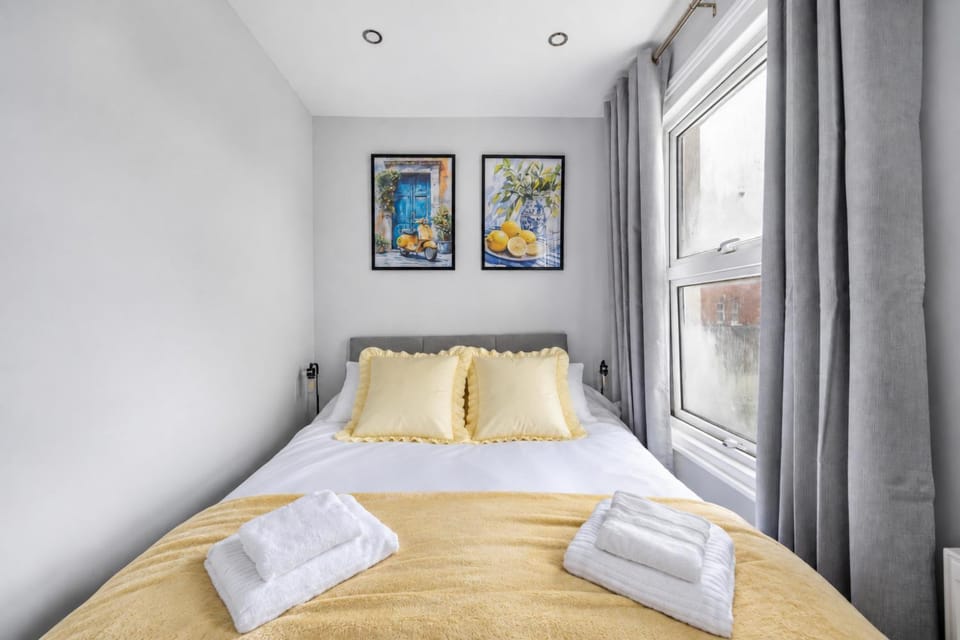 Modern Comfort 4BR House for 8 Free Parking For 2 Apartment in Ipswich