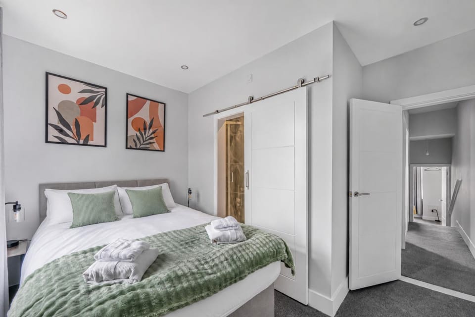 Modern Comfort 4BR House for 8 Free Parking For 2 Apartment in Ipswich