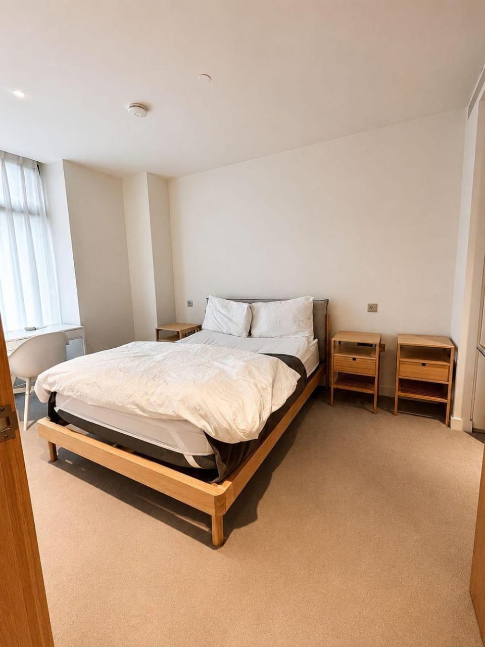 Oasis 2B2B High Rise Luxury in Shoreditch Apartment in London Borough of Islington