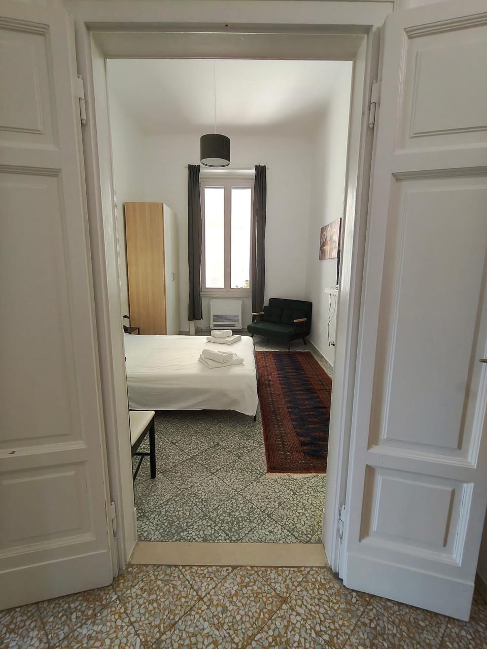 Bed, TV and multimedia, Bedroom, wardrobe, air conditioner