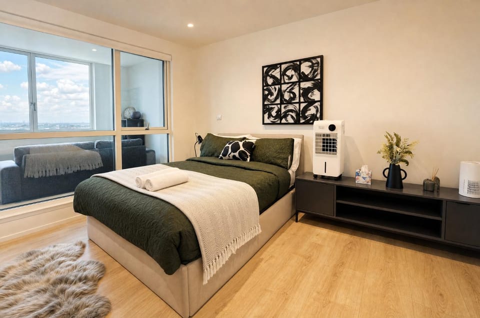 Property building, View (from property/room), Bedroom, Guests, City view, Lake view, Family, towels, VIP, wedding