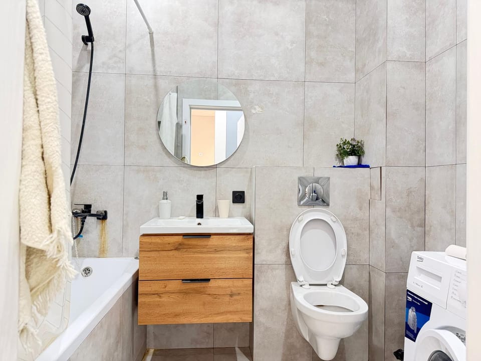 Shower, Toilet, Bathroom, Bath, bidet, towels