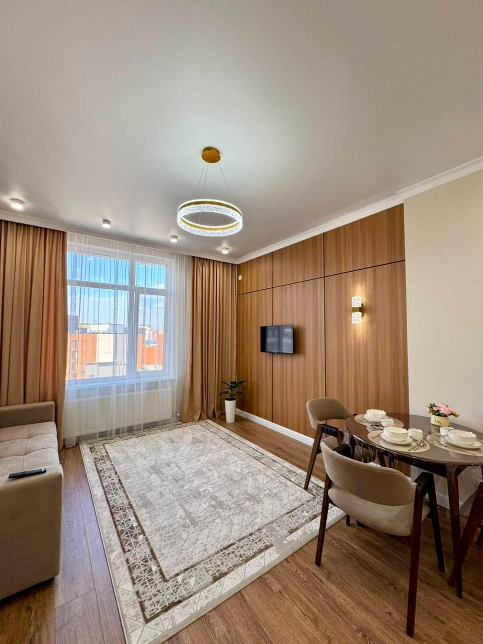 TV and multimedia, Living room, Seating area, Dining area