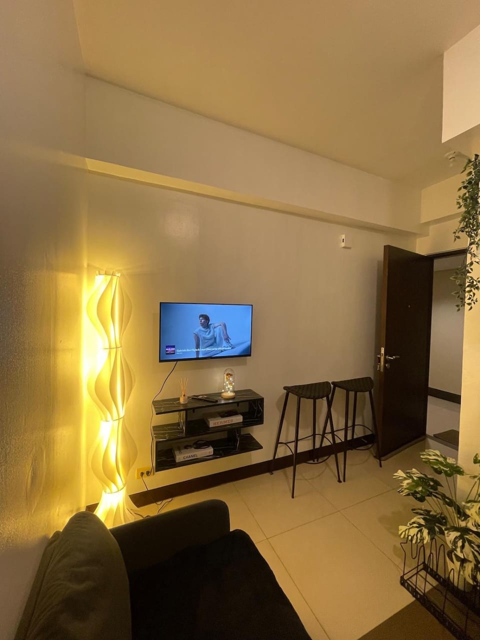TV and multimedia, Living room, Seating area, Evening entertainment