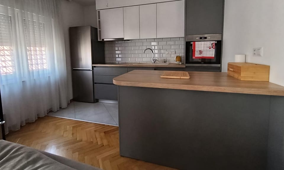 Kitchen or kitchenette, oven, stove