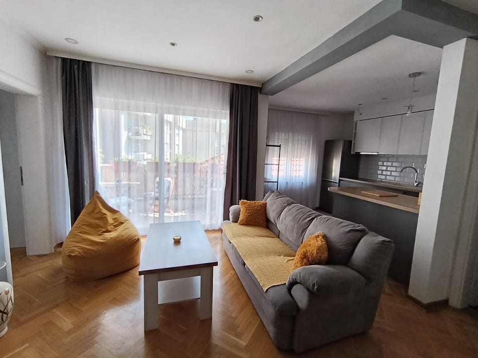 Kitchen or kitchenette, Living room, Seating area