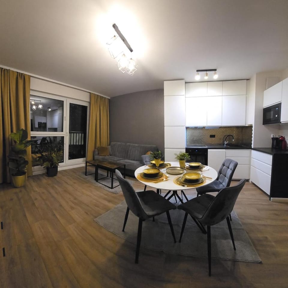TV and multimedia, Kitchen or kitchenette, Living room, Seating area, Dining area
