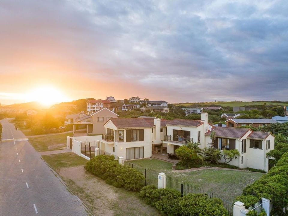Ocean Mooring Beach House - 14 Sleeper House in Port Alfred