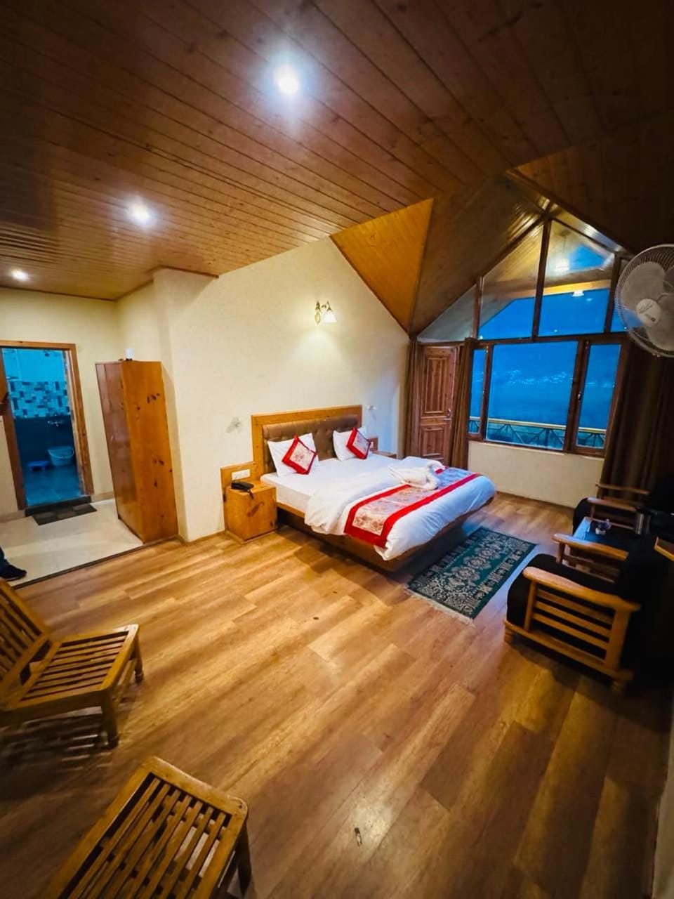 Bed, Photo of the whole room, Bedroom