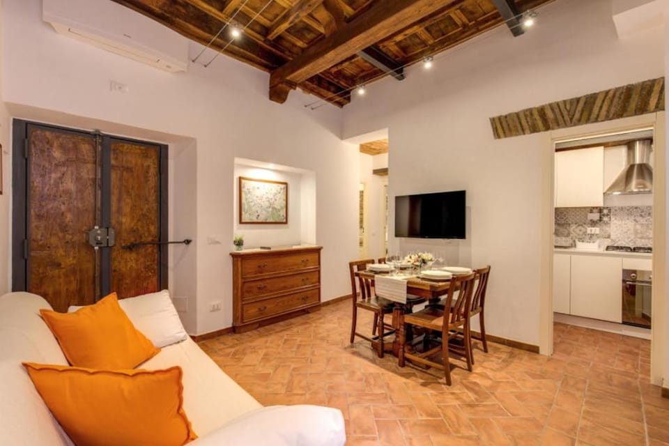 Campo de' Fiori Historic Home Apartment in Rome