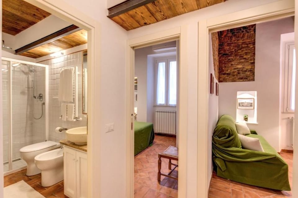 Campo de' Fiori Historic Home Apartment in Rome